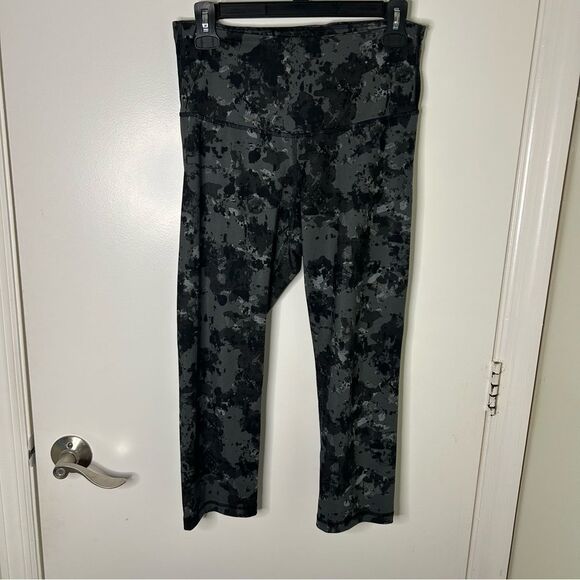 Old Navy Pants - Old Navy | Black and gray camo leggings | Medium